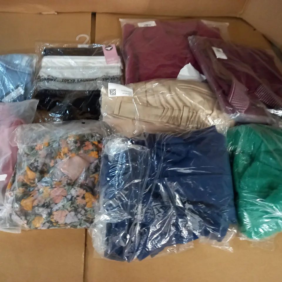 LARGE QUANTITY OF ASSORTED BAGGED CLOTHING ITEMS 