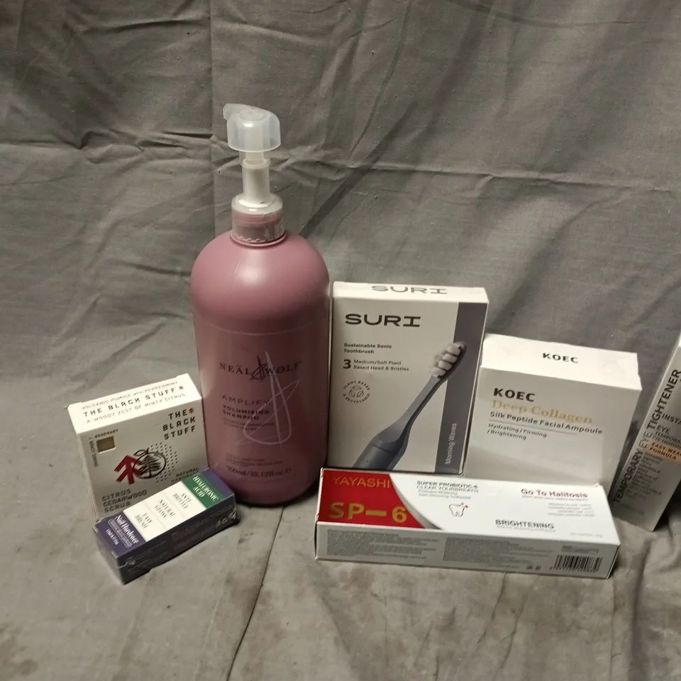 APPROXIMATELY 15 ASSORTED COSMETICS ITEMS TO INCLUDE KOEC DEEP COLLAGEN, NEAL & WOLF VOLUMISING SHAMPOO, THE BLACK STUFF SOAP, ETC