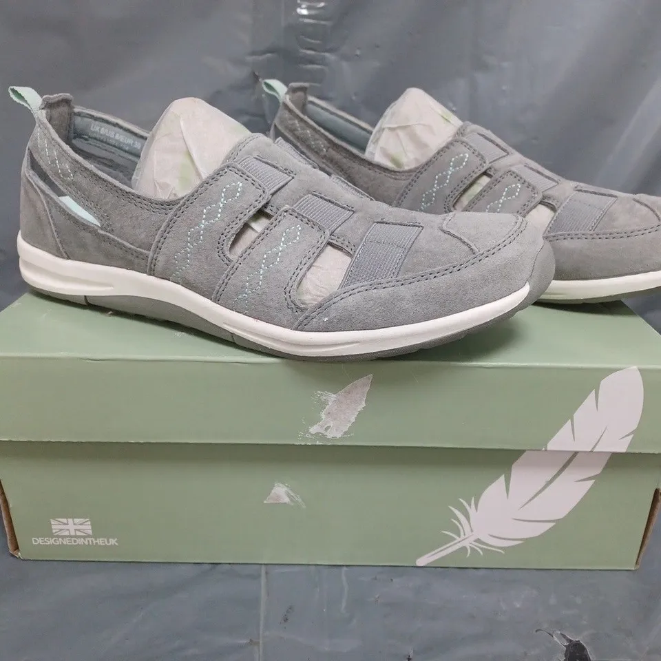 BOXED PAIR OF FREE SPIRIT LOIS SLIP ON SHOE IN COOL GREY SIZE 6
