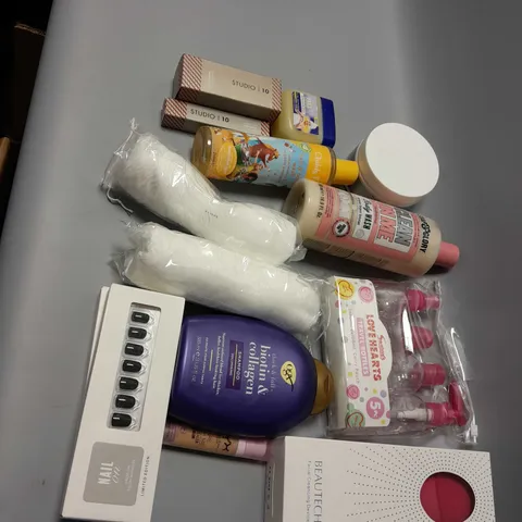 LOT OF BEAUTY ITEMS TO INCLUDE SOAP AND GLORY BODY WASH, ETC