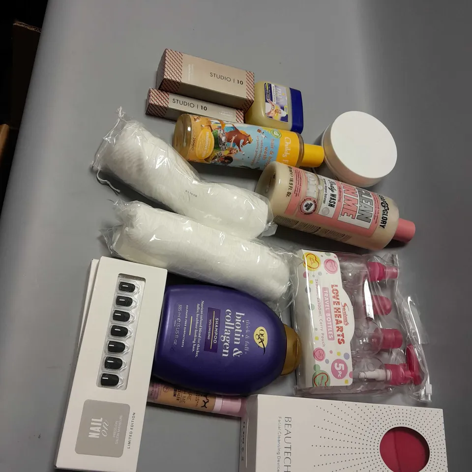LOT OF BEAUTY ITEMS TO INCLUDE SOAP AND GLORY BODY WASH, ETC