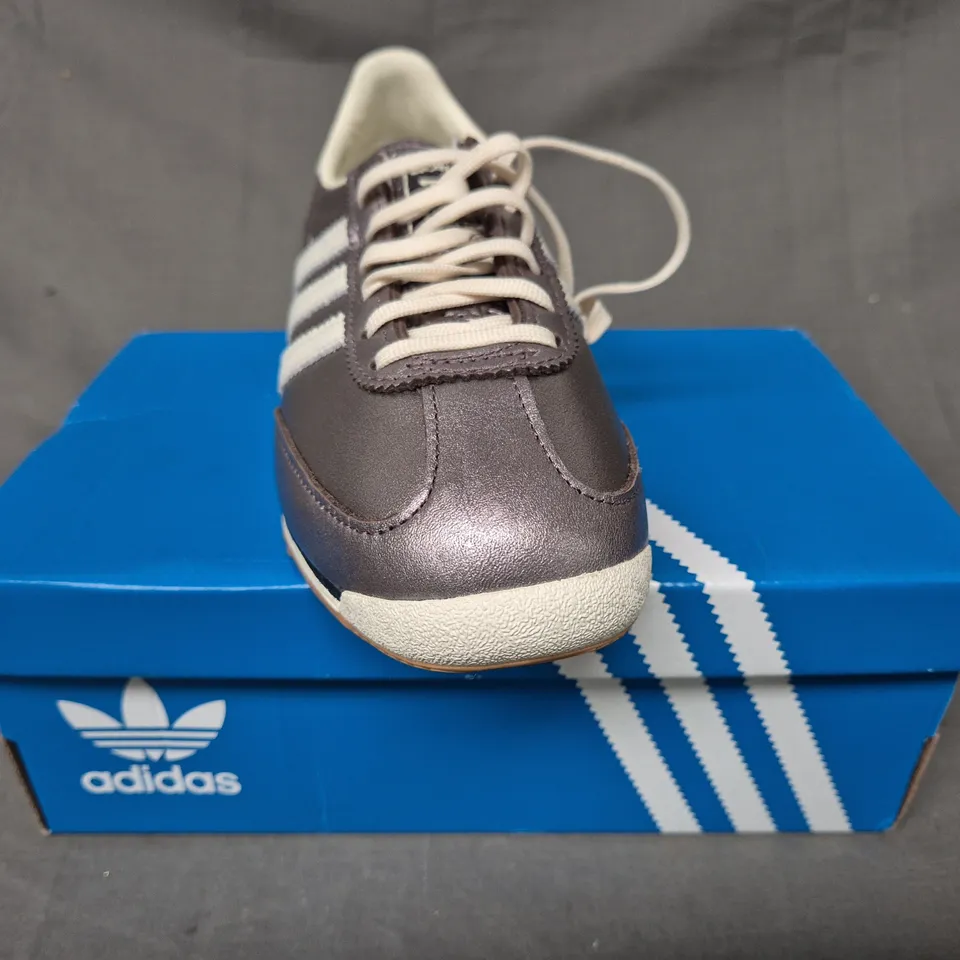 BOXED PAIR OF ADIDAS SL 72 OG WOMEN'S SHOES IN METALLIC PALE LAVENDER UK SIZE 4