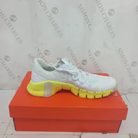 BOXED NIKE WOMENS FREE METCON 5 TRAINING SHOE SIZE 6.5