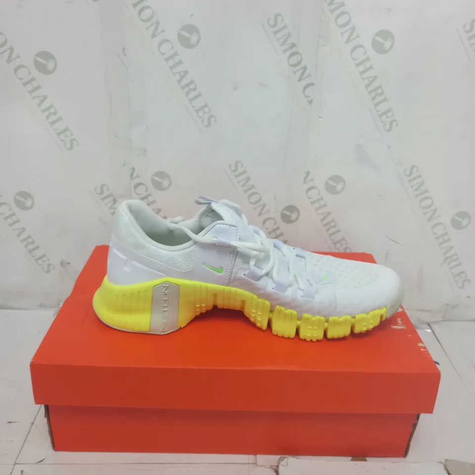 BOXED NIKE WOMENS FREE METCON 5 TRAINING SHOE SIZE 6.5