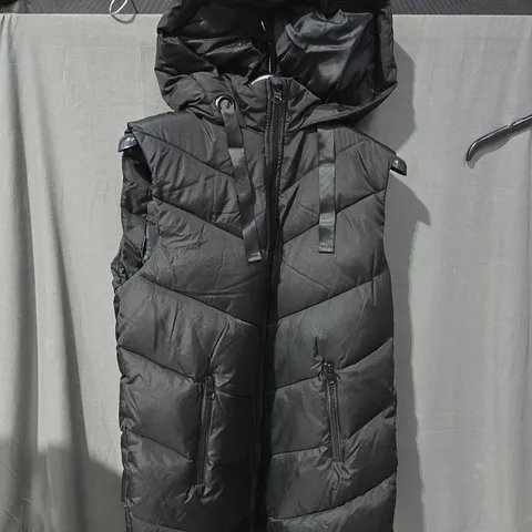 BOX OF APPROXIMATELY 25 CLOTHING ITEMS INCLUDING: JDY HOODED GILLET, H&M PANTS AND PURPLE SEASALT CORNWALL TURTLENECK LONG-SLEEVED TOP.