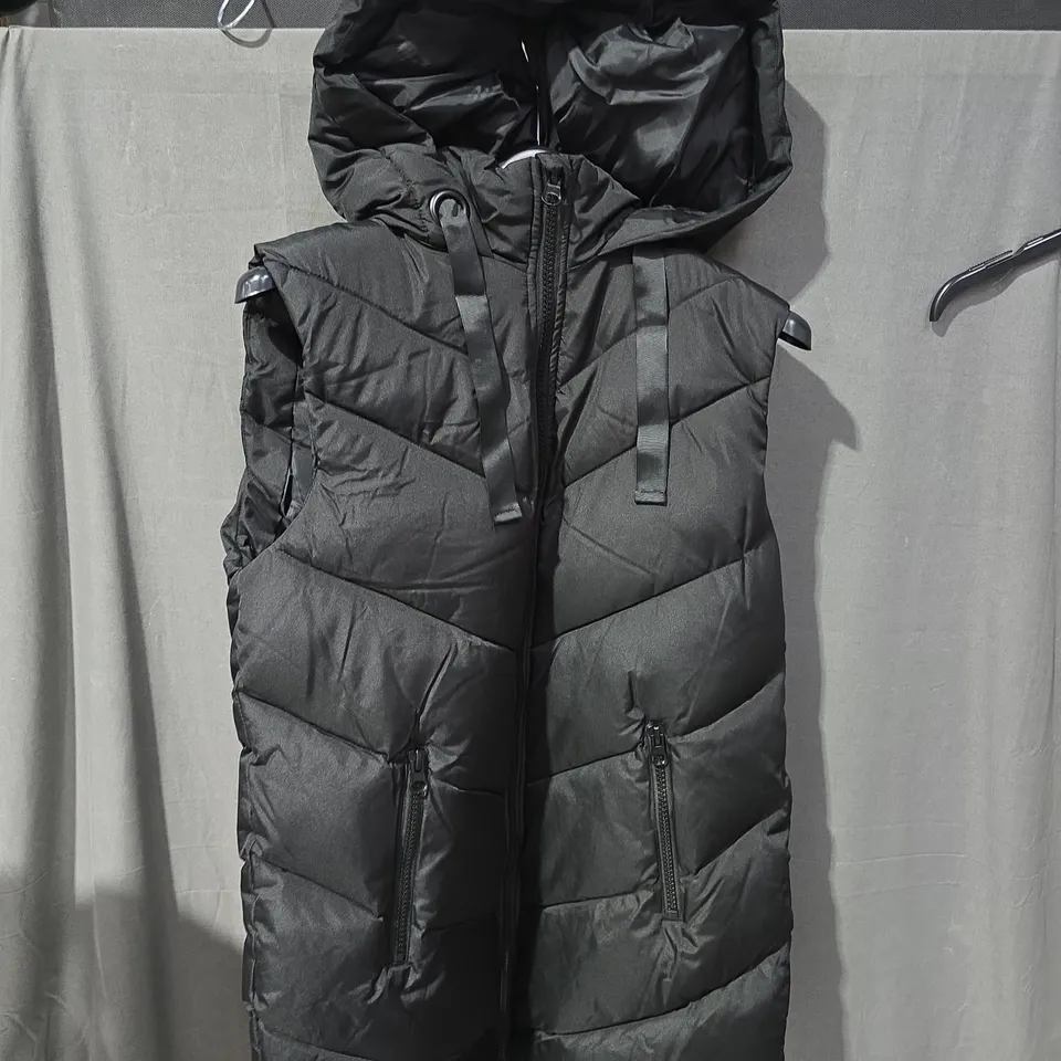 BOX OF APPROXIMATELY 25 CLOTHING ITEMS INCLUDING: JDY HOODED GILLET, H&M PANTS AND PURPLE SEASALT CORNWALL TURTLENECK LONG-SLEEVED TOP.