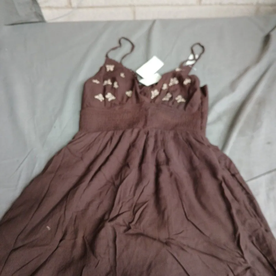 HOLLISTER BROWN WOMEN'S MINI DRESS WITH EMBROIDERED BODICE – UK M (MEDIUM)