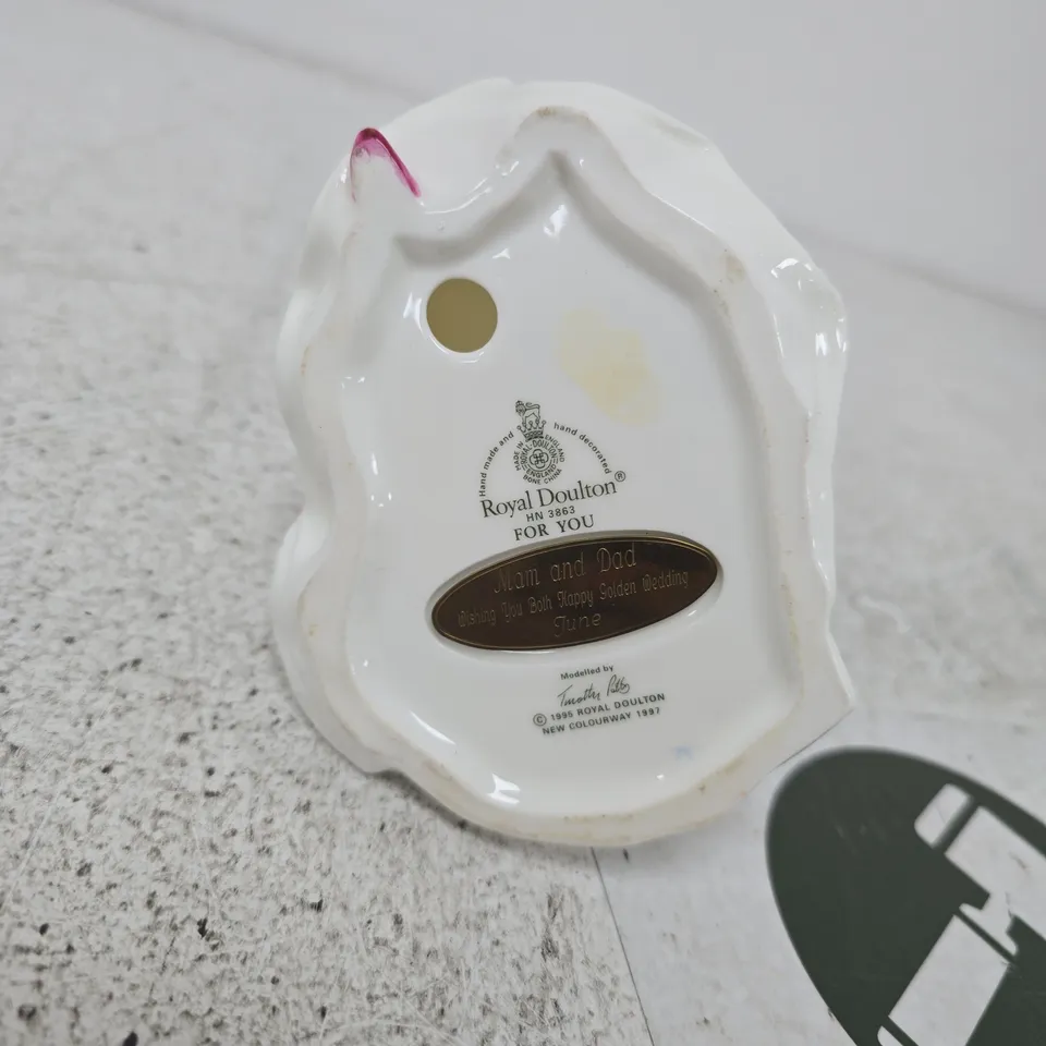 ROYAL DOULTON FOR YOU FIGURINE HN3863 – MAM & DAD GOLDEN WEDDING