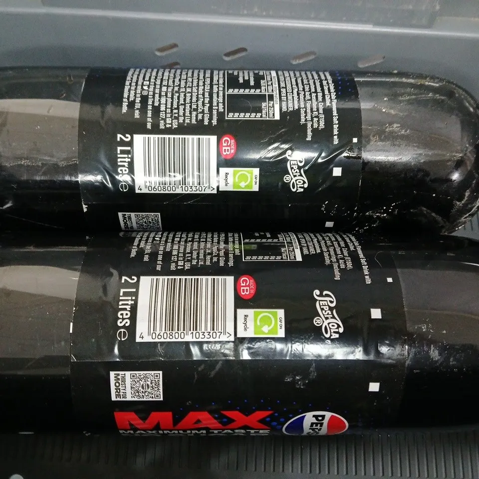 APPROXIMATELY 5 ASSORTED FOOD AND DRINK ITEMS TO INCLUDE FANTA, PEPSI, PEANUT M&MS, ETC