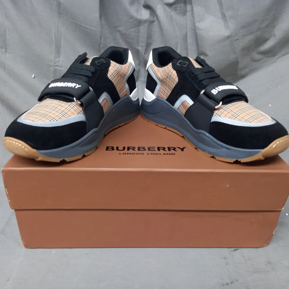 BOXED PAIR OF BURBERRY LOW TOP SNEAKERS IN CHECK UK SIZE 8