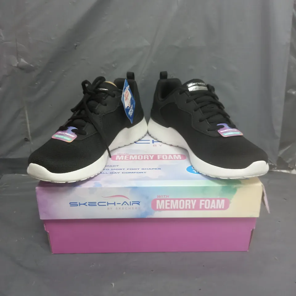 SKECHERS LITE-WEIGHT MEMORY FOAM TRAINERS BLACK SIZE 4
