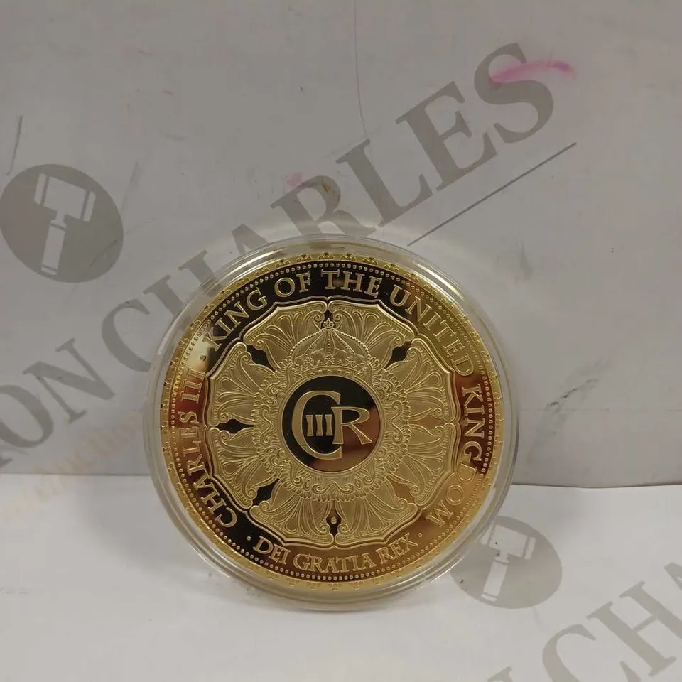 LOT TO CONTAIN 7 X ASSORTED COLLECTORS COMMEMORATIVE COINS, RANGING FROM THE ROYAL FAMILY TO HARRY POTTER