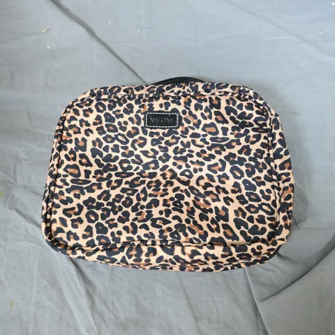 LEOPARD PRINT COSMETIC BAG / POUCH