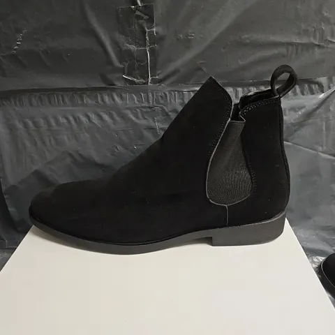 CONZURI BLACK SUEDE CHELSEA BOOTS SIZE 11