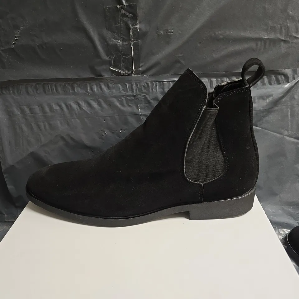 CONZURI BLACK SUEDE CHELSEA BOOTS SIZE 11