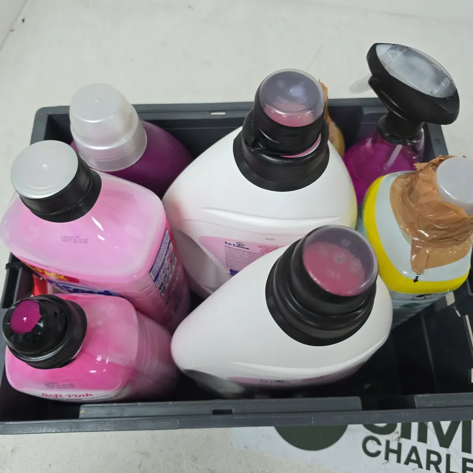 APPROXIMATELY 8 ASSORTED LARGE LIQUIDS TO INCLUDE FAIRY FABRIC SOFTENER, TALCO LAUNDRY DETERGENT, DYLON COLOUR DETERGENT BLOSSOM, ETC - COLLECTION ONLY
