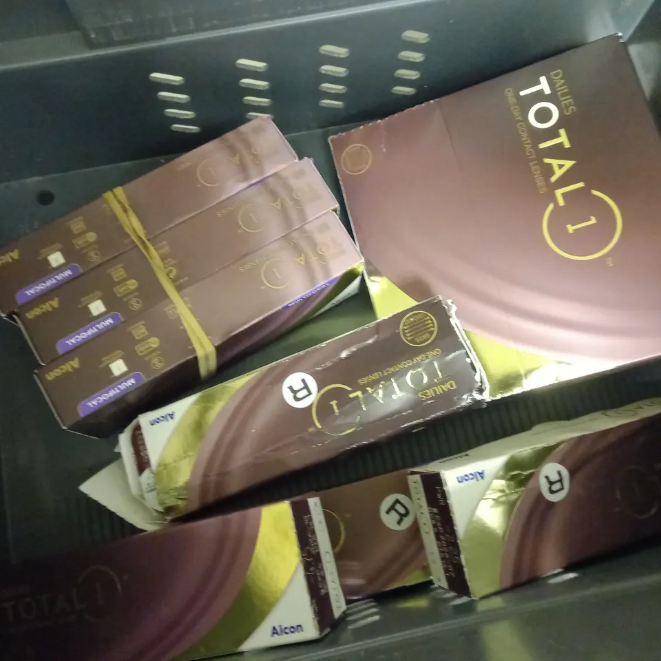 APPROXIMATELY 12 BOXED ALCON DAILIES TOTAL-1 CONTACT LENS TO INCLUDE 30PCS AND 90PCS  