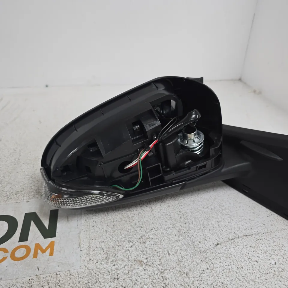 BLACK EXTERIOR WING MIRROR HOUSING WITH ELECTRIC MOTOR - MODEL UNSPECIFIED 