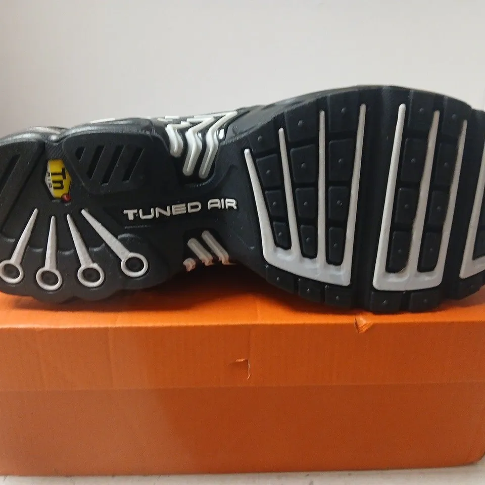 BOXED PAIR OF NIKE AIR MAX PLUS III – MEN'S UK 9