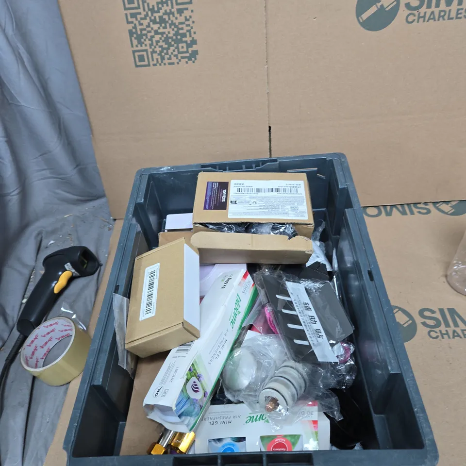 TOTE OF APPROXIMATELY 20 ASSORTED ITEMS TO INCLUDE: THIRSTY? BOTTLE 