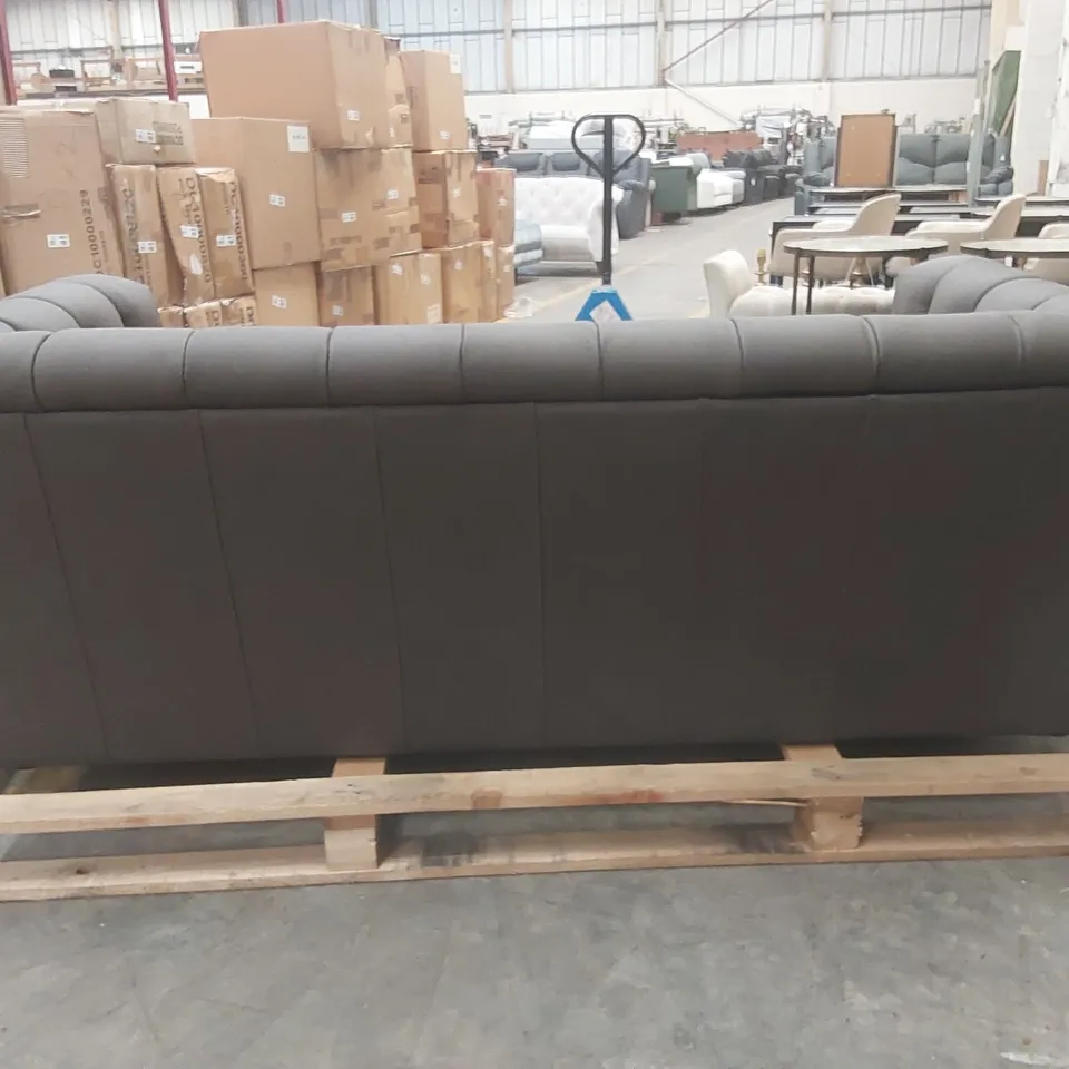QUALITY DESIGNER FAUX LEATHER UPHOLSTERED 3-SEATER CHESTERFIELD SOFA
