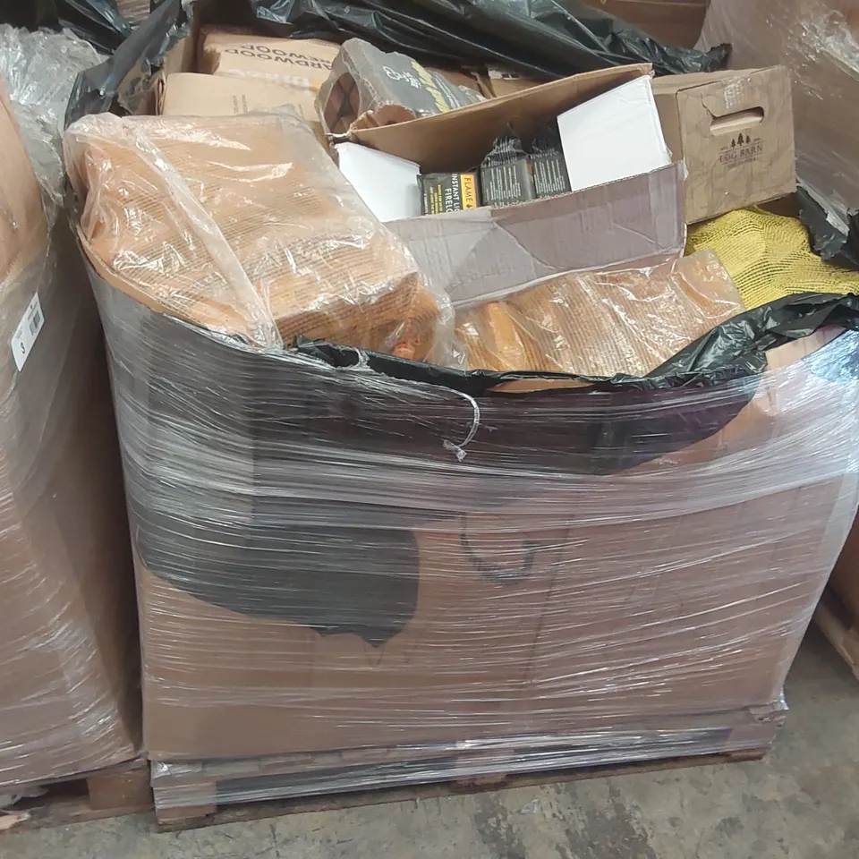 PALLET CONTAINING A LARGE QUANTITY OF ASSORTED FIRE MAKING SUPPLIES INCLUDING HEAT LOGS, HARDWOOD FIREWOOD ECT