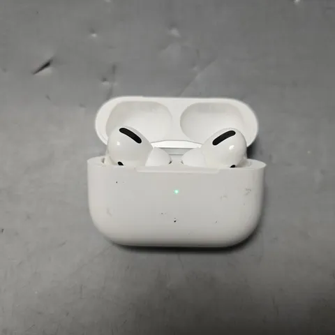 APPLE AIRPOD WITH CHARGING CASE - A2190