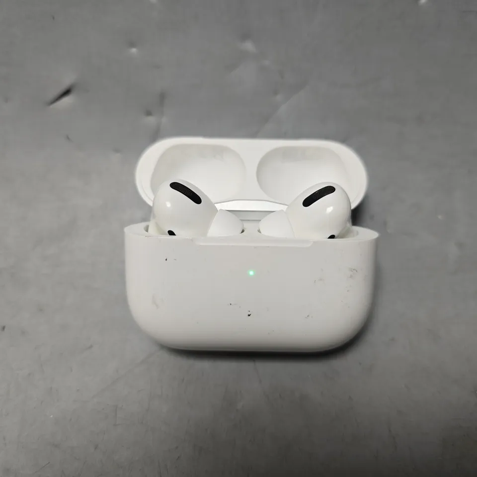 APPLE AIRPOD WITH CHARGING CASE - A2190