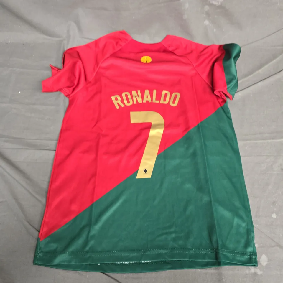 PORTUGAL NATIONAL TEAM FOOTBALL JERSEY & SHORTS – RONALDO NO.7 (CHILDRENS SIZE 26)