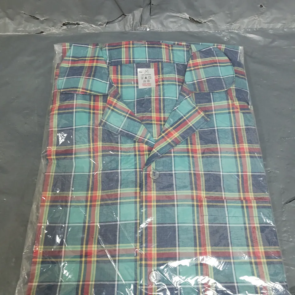 APPROXIMATELY 90 CHECK NIGHT SHIRTS IN GREEN SIZE M