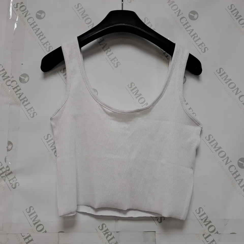 10 ASSORTED NEW CLOTHING ITEMS TO INCLUDE CROP TANKS, T-SHIRTS, ETC