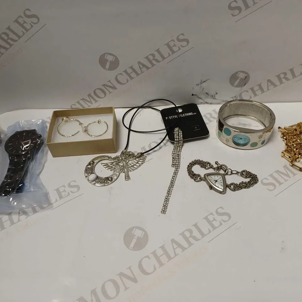 LOT OF APPROX 8 ASSORTED JEWELLERY ITEMS TO INCLUDE NEXT SILVER BANGLE WATCH, DESIGNER BLACK BRACELET WATCH, ETC