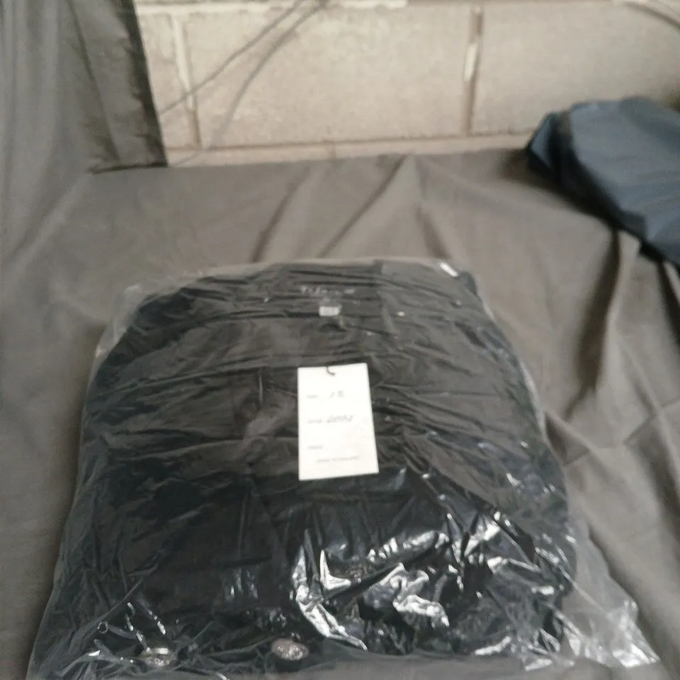 DE LA CREME BLACK OVERCOAT - SIZE 18