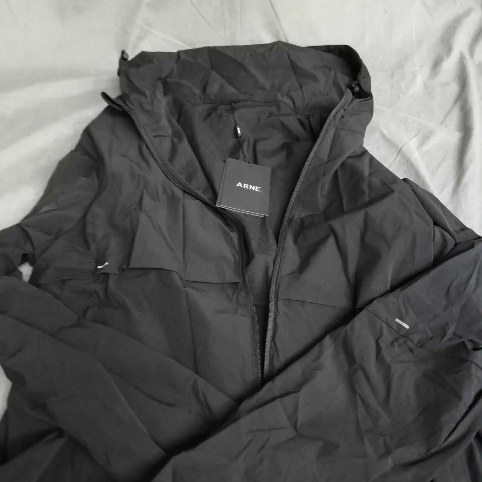 ARNE PERFORMANCE WINDBREAKER – BLACK, SIZE L