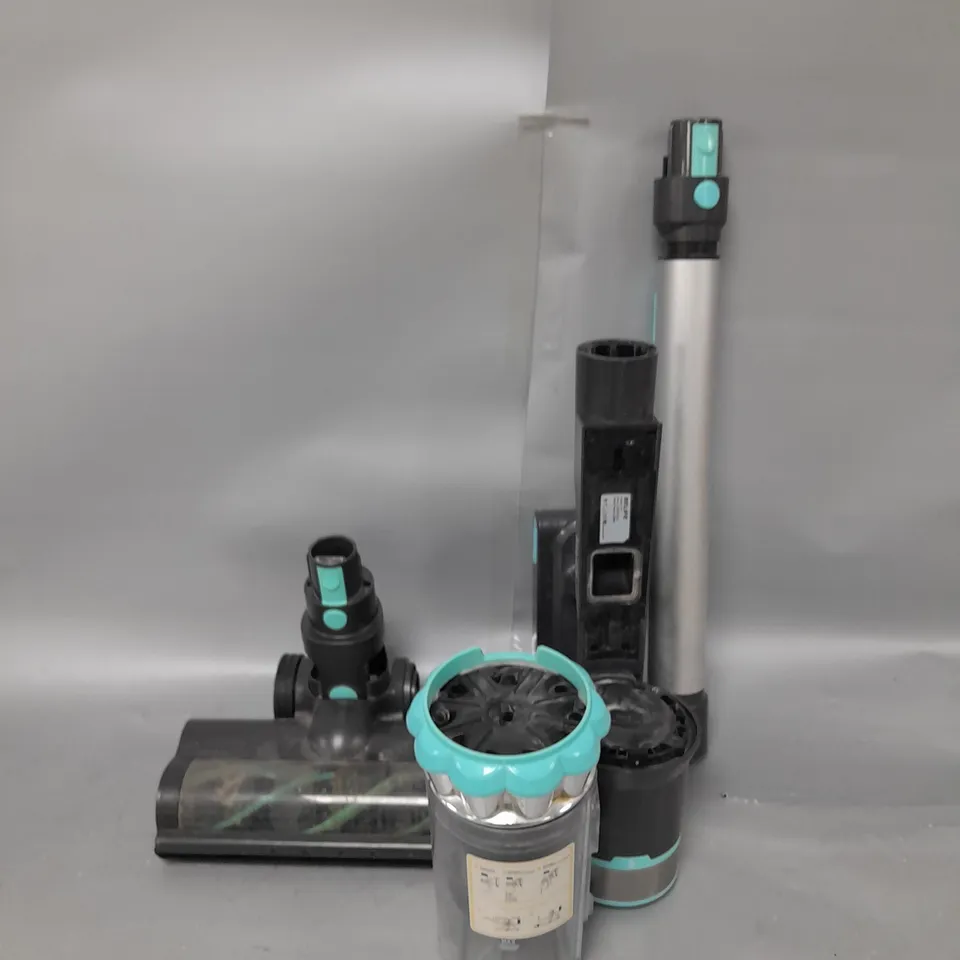 DYSON V8 VACUUM CLEANER