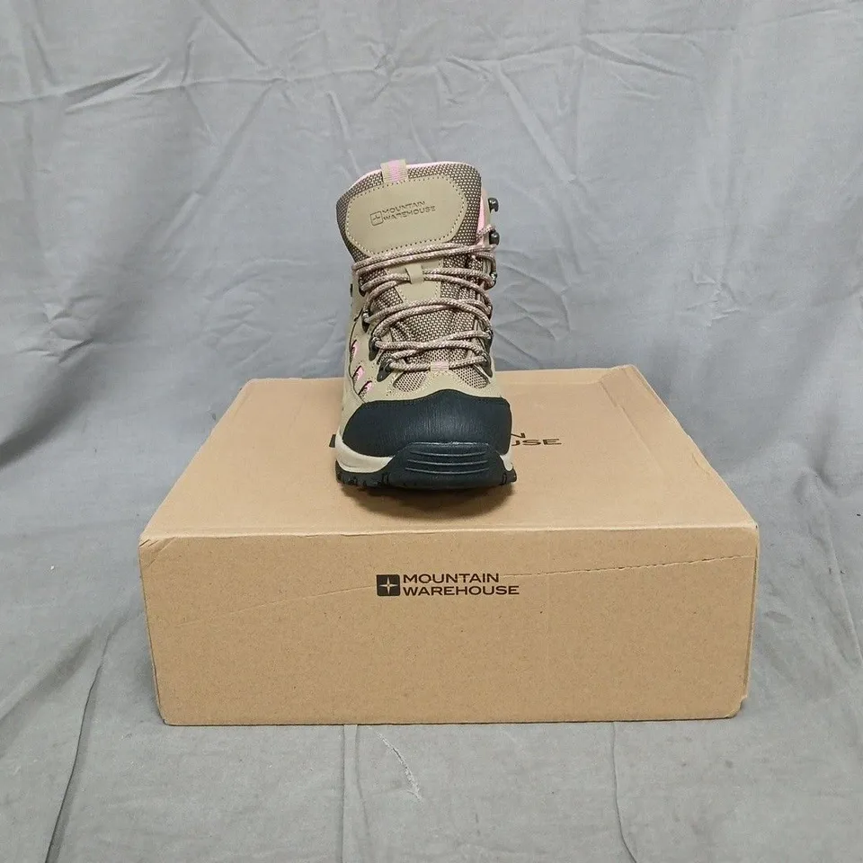 BOXED PAIR OF MOUNTAIN WAREHOUSE ADVENTURER WOMEN'S WATERPROOF WALKING BOOTS IN BEIGE SIZE UK 6.5