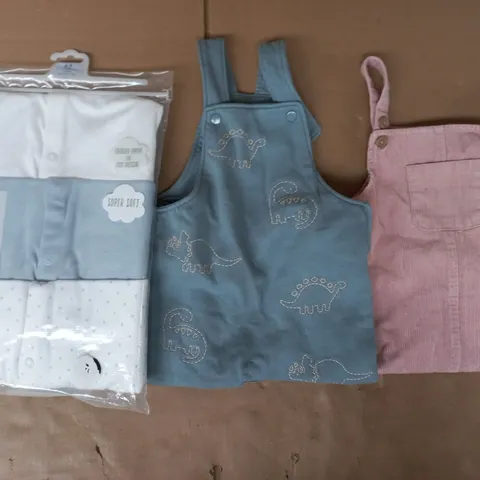 APPROXIMATELY 20 ASSORTED KID'S CLOTHING AND FASHION PRODUCTS IN VARIOUS STYLES AND SIZES - COLLECTION ONLY