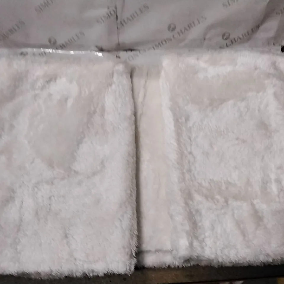 BOXED SOLID MACHINE WOMEN / POWER LOOMED OFF-WHITE RUG - 5 x 8'