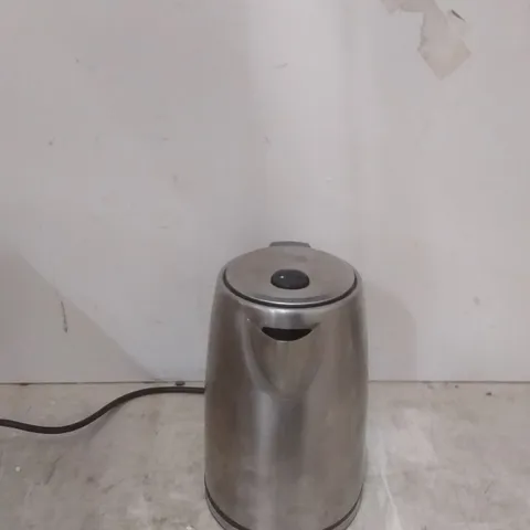 BOXED COOKS ESSENTIALS KETTLE - CHROME