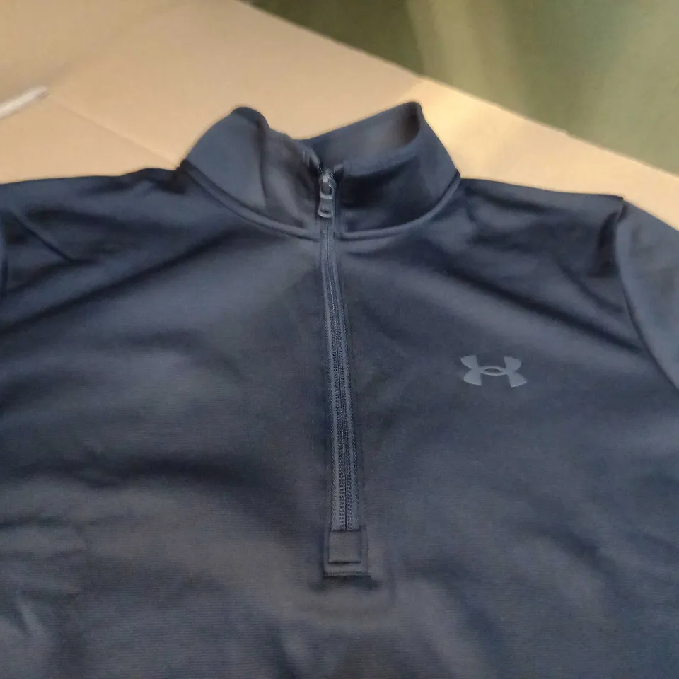UNDER ARMOUR BLACK/LOGO FLEECE LINED FITNESS TOP - SMALL