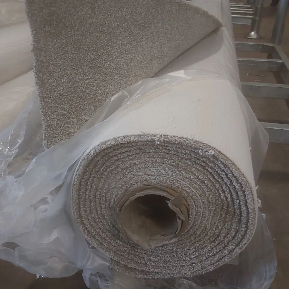 ROLL OF QUALITY CARPET // SIZE: APPROX 5 X UNSPECIFIED 