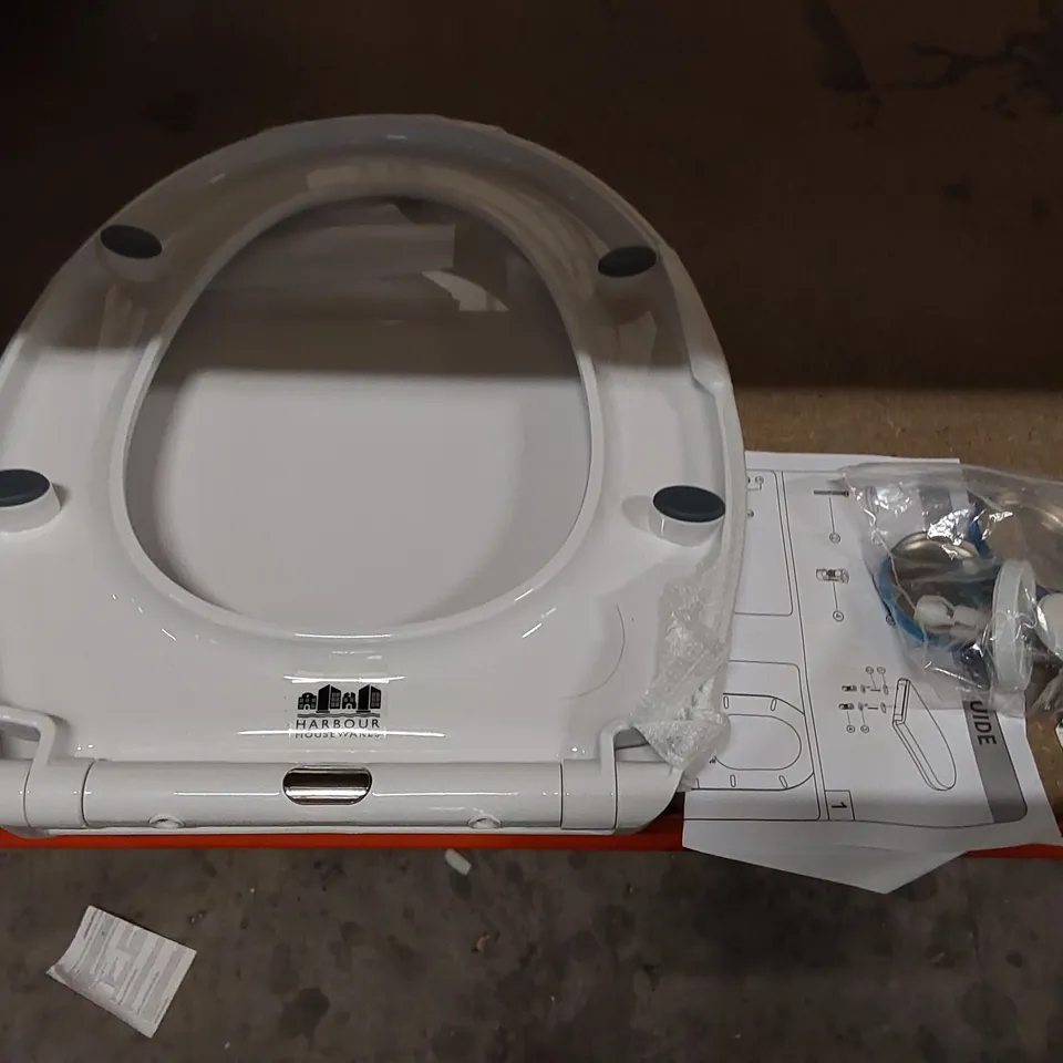 BOXED SOFT CLOSE ROUND STANDARD TOILET SEAT