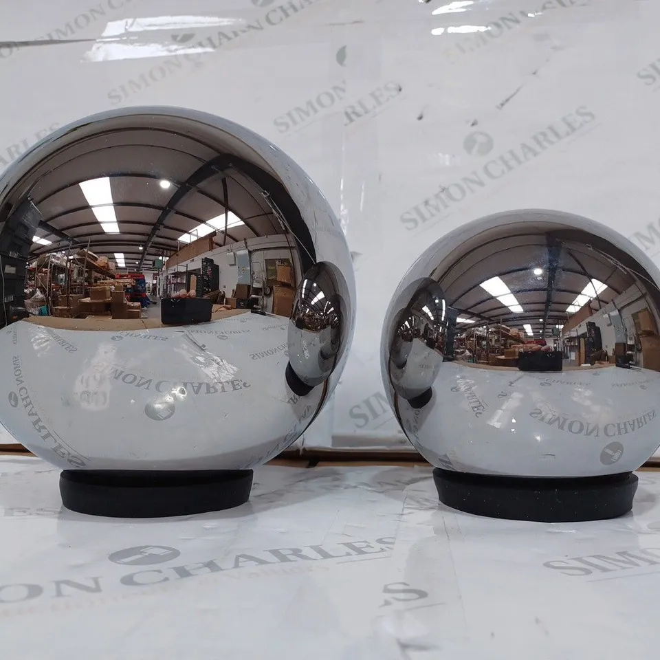 BOXED KELLY HOPPEN SET OF 2 INDOOR OUTDOOR PRELIT GLASS DECOR - REFLECTIVE ORBS
