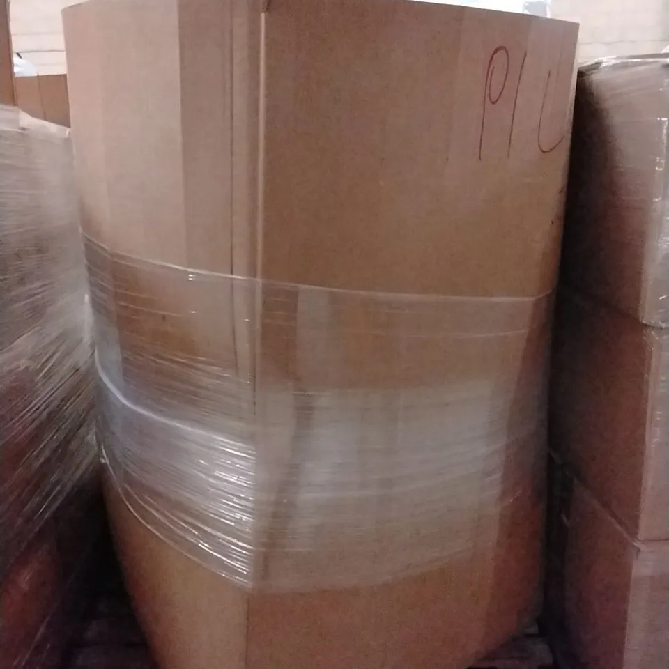 PALLET CONTAINING A LARGE QUANTITY OF PILLOWS