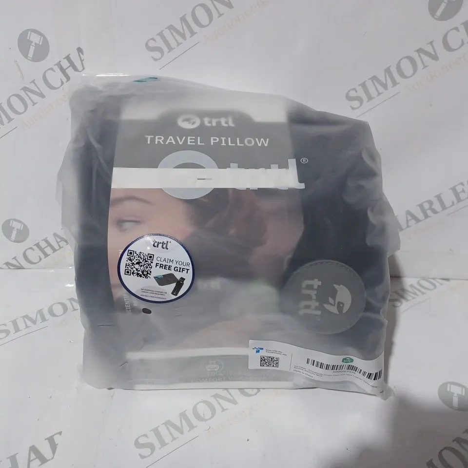 TRTL TRAVEL PILLOW IN BLACK