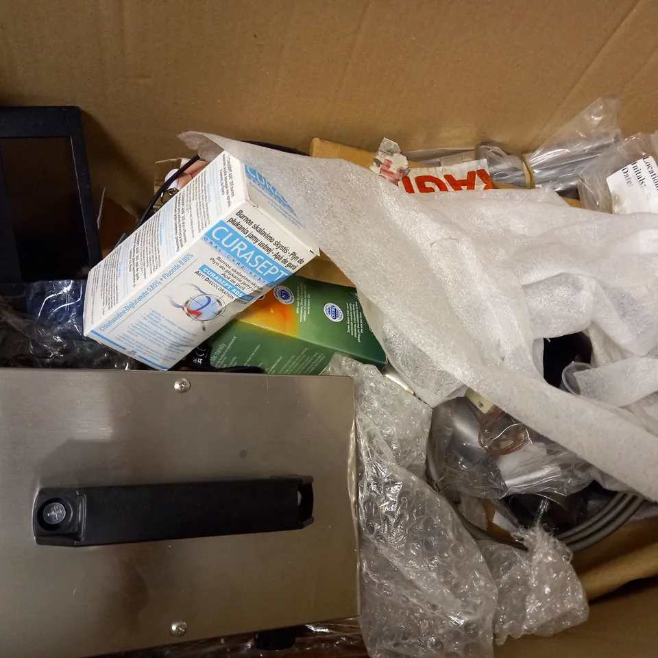 BOX OF APPROX 20ASSORTED ITEMS TO INCLUDE - PEPPA PIG TRAVEL MAGNETIC SCRIBBLER - EXOST 360 MINI FLIP - LADY BIRD STAKE LIGHT ECT