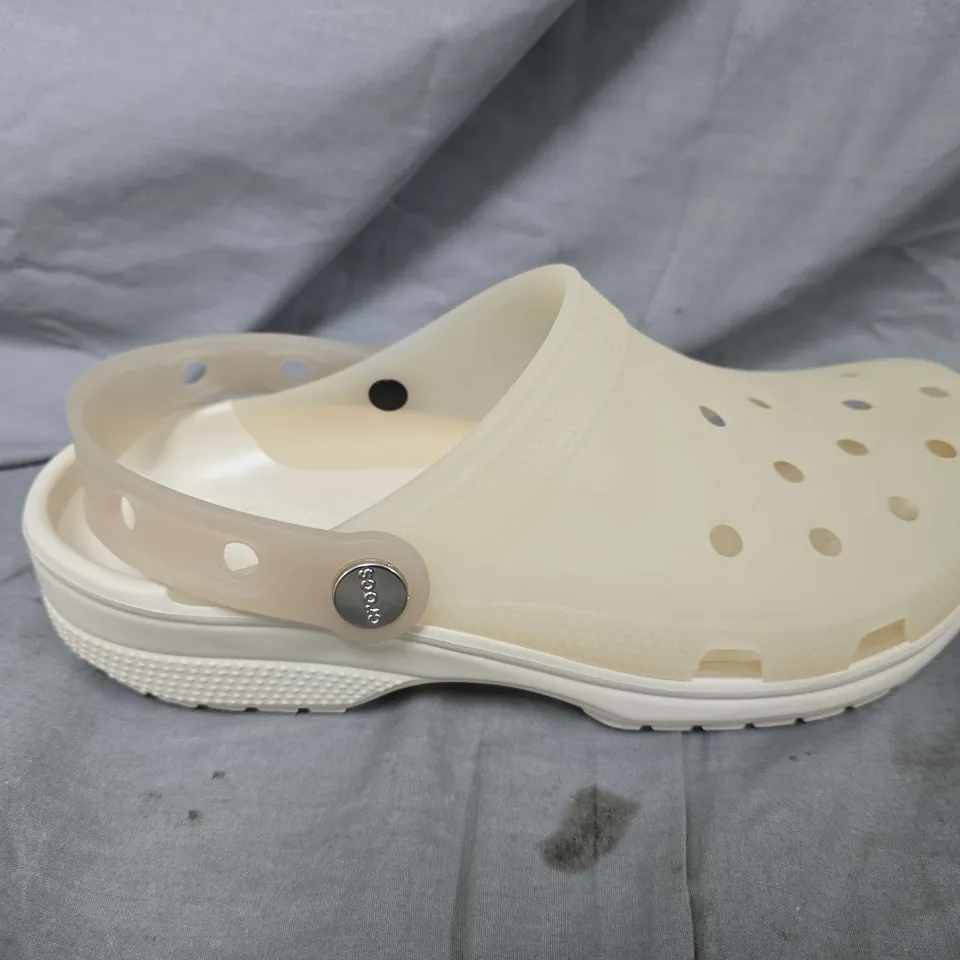 UNBOXED PAIR OF CROCS CLASSIC FROSTED BACKSTRAP CLOGS - UK M5/W6