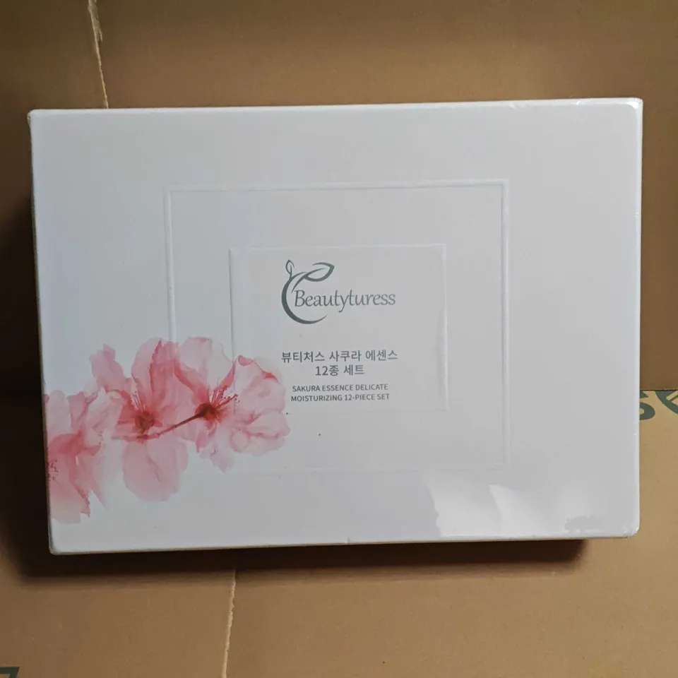 SEALED BEAUTYTURESS SAKURA ESSENCE DELICATE MOISTURIZING 12-PIECE SET (BEAUTY/SKINCARE)