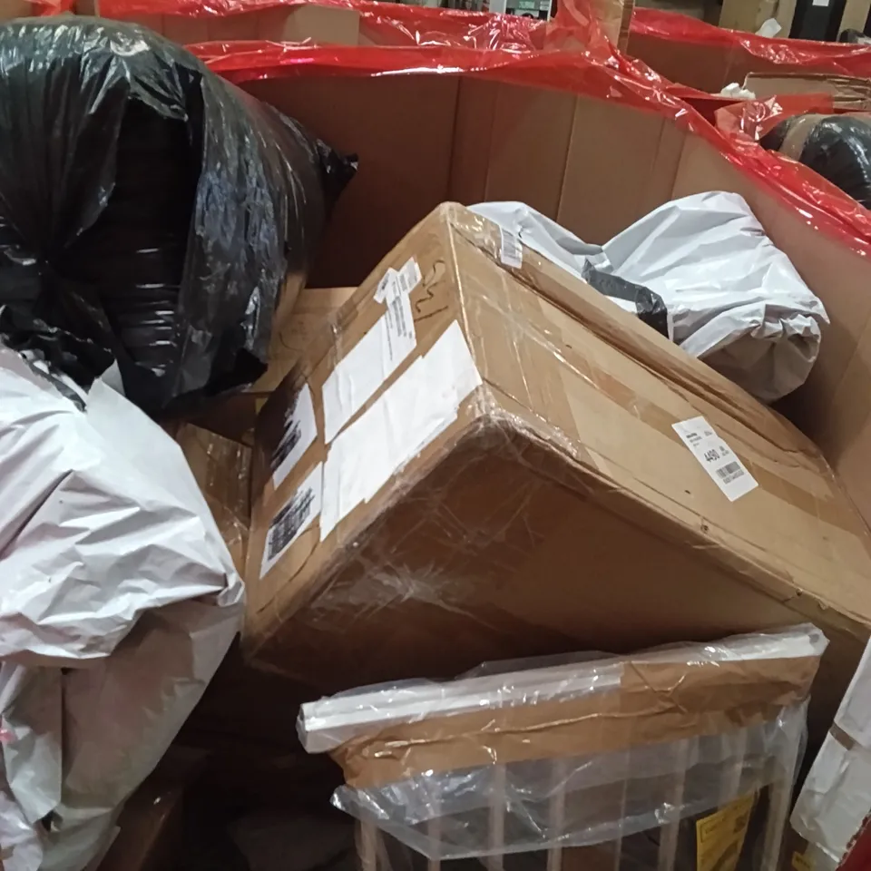 PALLET OF ASSORTED ITEMS INCLUDING - POTTY LADDER, CAMPING CHAIR, RUG 