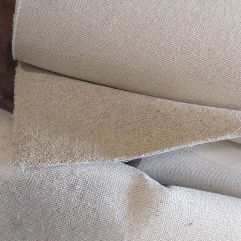 ROLL OF QUALITY LINGDALE MALHAM CARPET APPROXIMATELY 4M × 6.67M